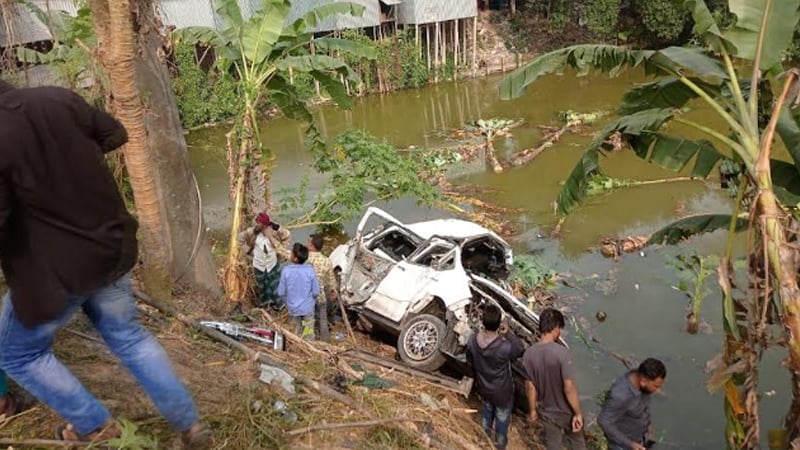 পাত্রী দেখতে যাওয়ার পথে প্রাণ গেল একই পরিবারের পাঁচজনের